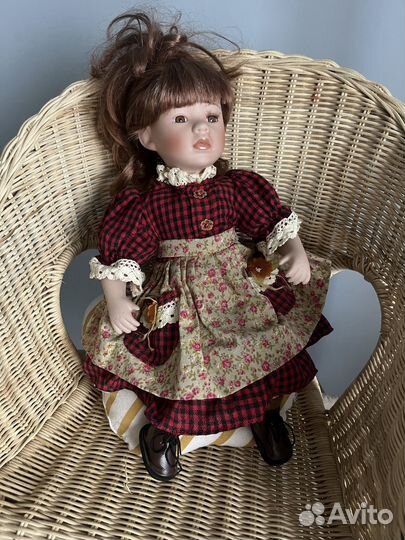 Кукла фарфоровая коллекционная