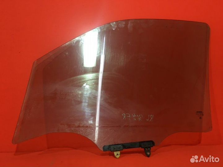Стекло двери переднее правое Nissan Navara D40