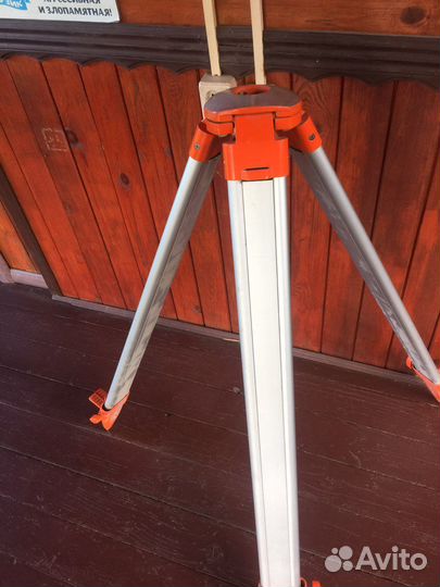 Тренога для нивелира