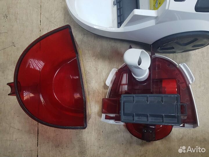 Пылесос с водяным фильтром Hoover HYP1610 019