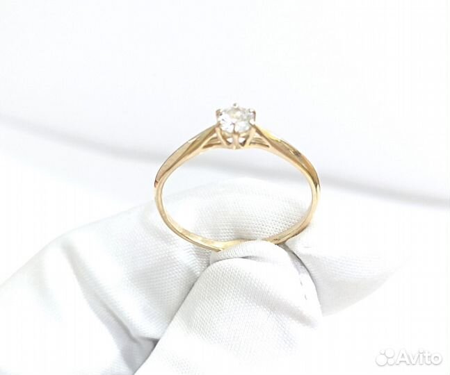 Золотое кольцо с фианитом 17,5 размер