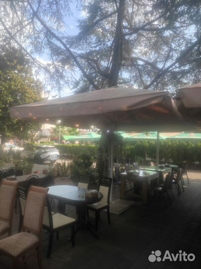 Стол и стулья, уличные зонты , кондиционер