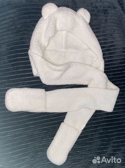 Белая шапка с медвежьими ушами