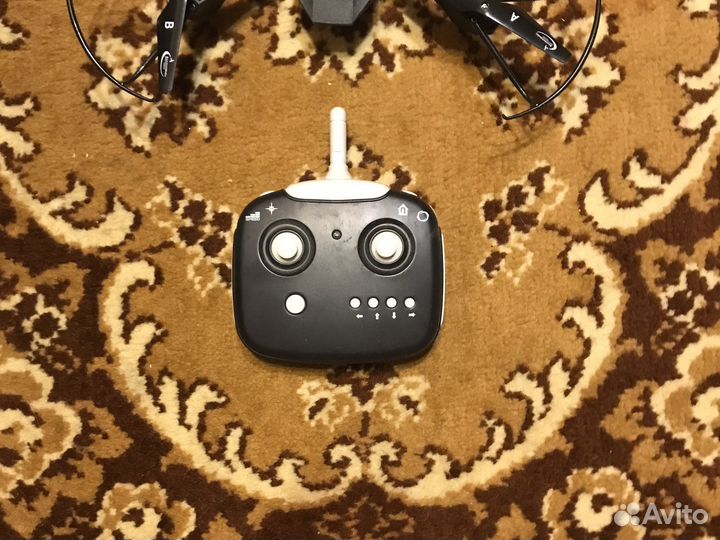 Квадрокоптер акробат