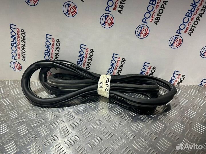 Уплотнительная резинка Volkswagen Polo 5