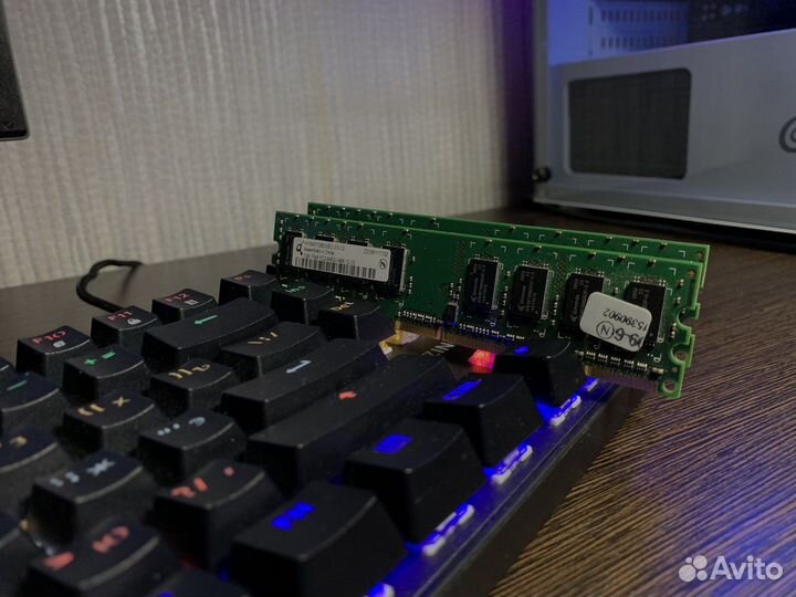 Материнская плата с процессором и памятью