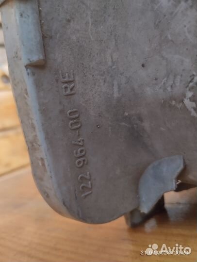 Audi 100 фара правая