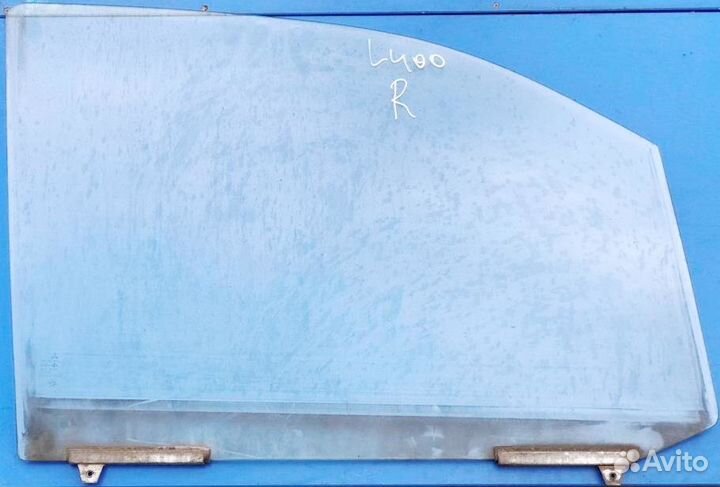 Стекло двери Мицубиси L400