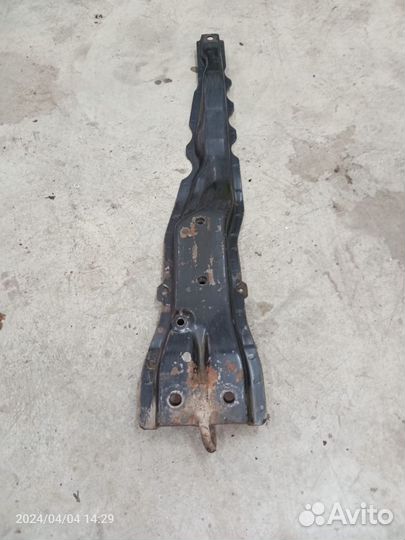 Поперечина подрамника mitsubishi lancer 9