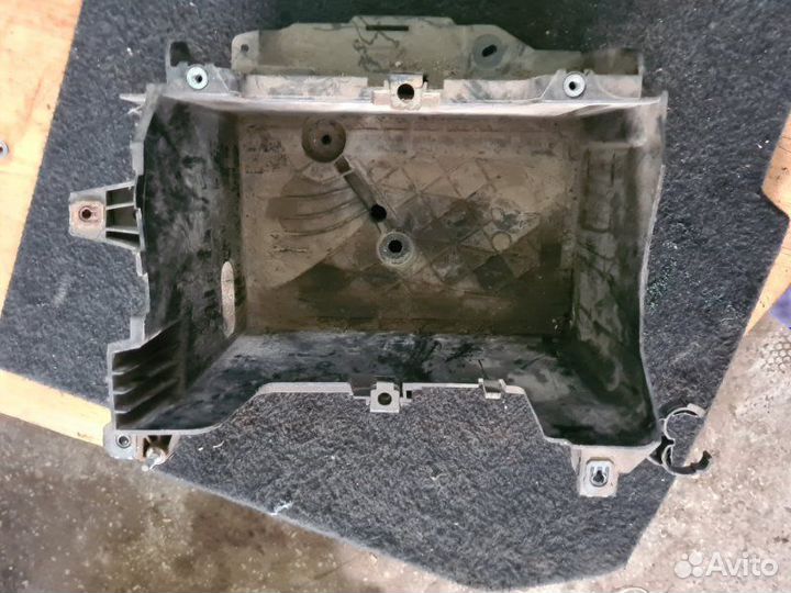 Короб аккумулятора Renault Fluence седан M4R 2011