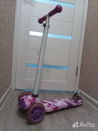 Самокат детский со светящимися колесами