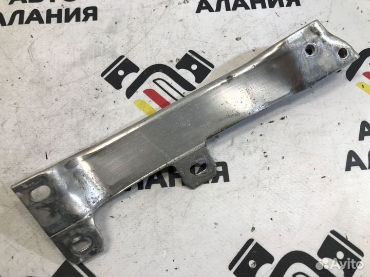 Кронштейн усилителя бампера передний левый Bmw