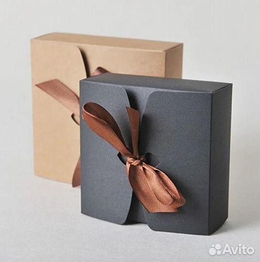 Крафт коробка подарочная с лентой 8х8х5см