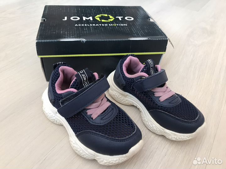 Кроссовки для девочки