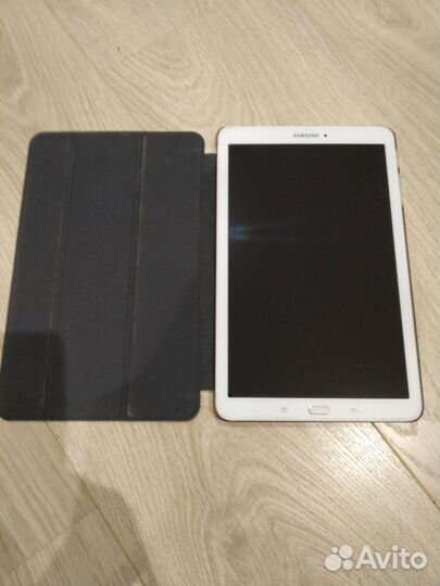 Samsung Galaxy Tab E SM-T561