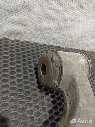 Передний правый нижний рычаг E350 W211 Mercedes