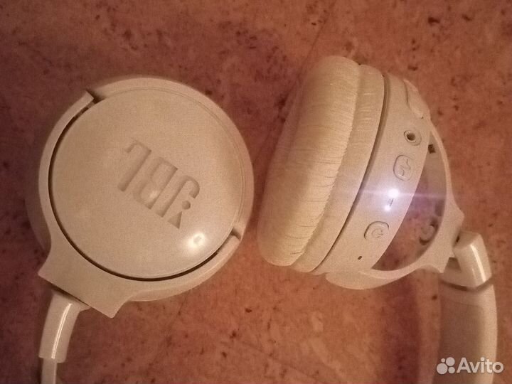 Беспроводные наушники JBL 600 btnc