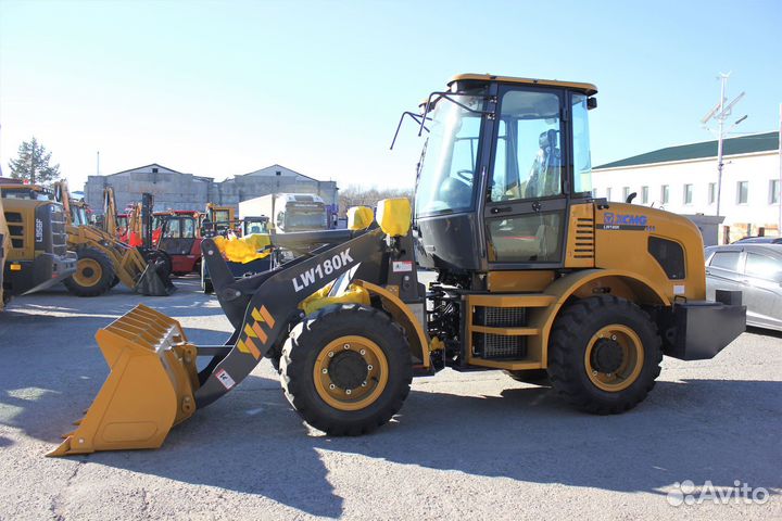 Фронтальный погрузчик XCMG LW180K, 2023