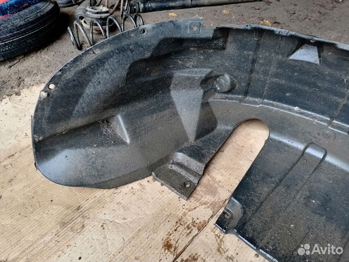 Подкрылок правый задний Suzuki sx4