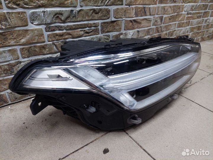 Фара правая Volvo XC90
