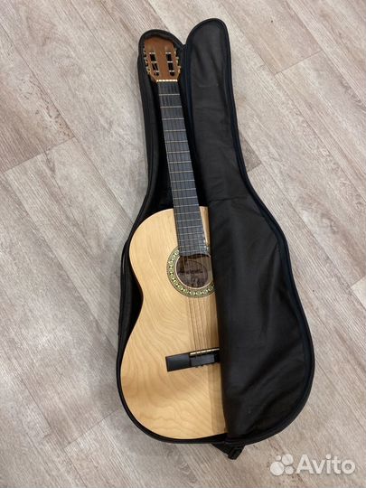 Акустическая гитара