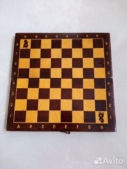 Шахматная доска с олимпийским мишкой