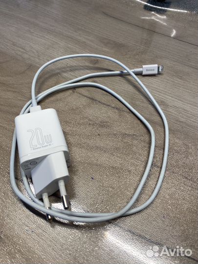 Зарядка на iPhone 20w