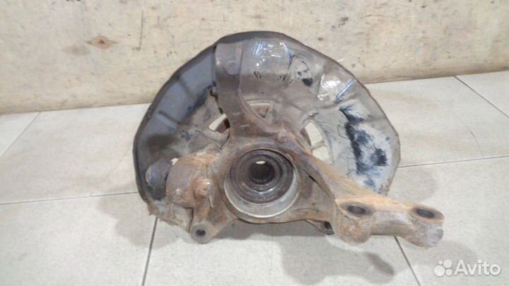 Кулак поворотный передний левый Toyota Camry 40