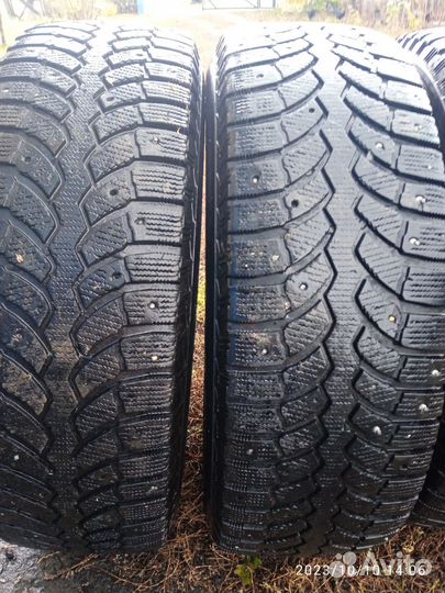 Bridgestone Blizzak Spike-01 205/70 R15 96T