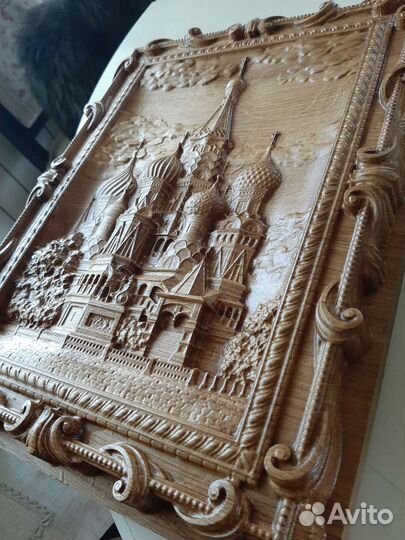 Резное панно из дерева