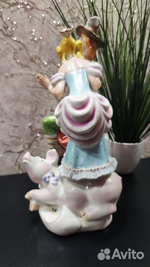 Фарфоровые статуэтка
