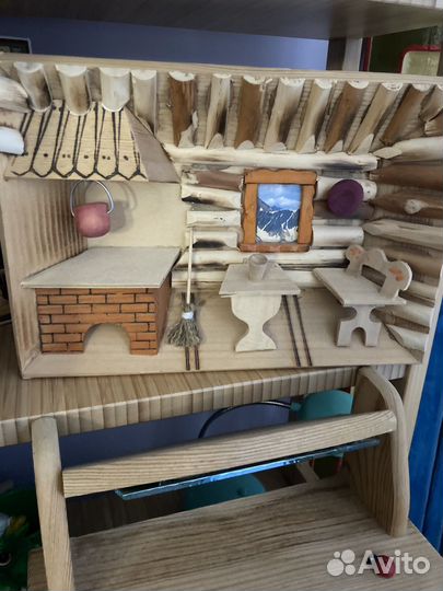 Резное панно из дерева инсталляция