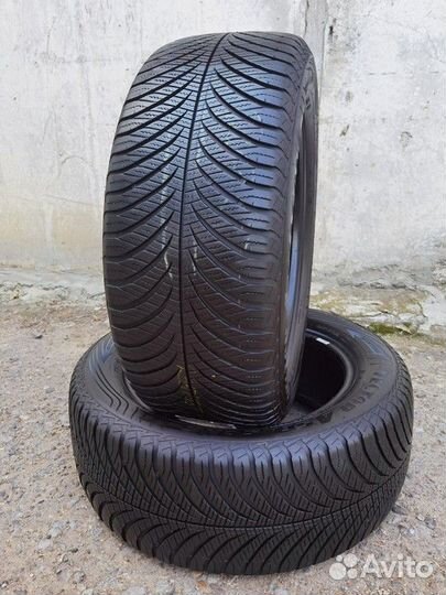 Goodyear Vector 4Seasons 235/55 R17 103V