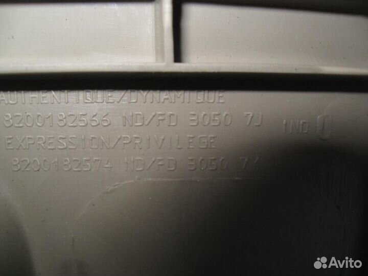 Накладка торпедо подрулевая Renault Megane 2 (LM0