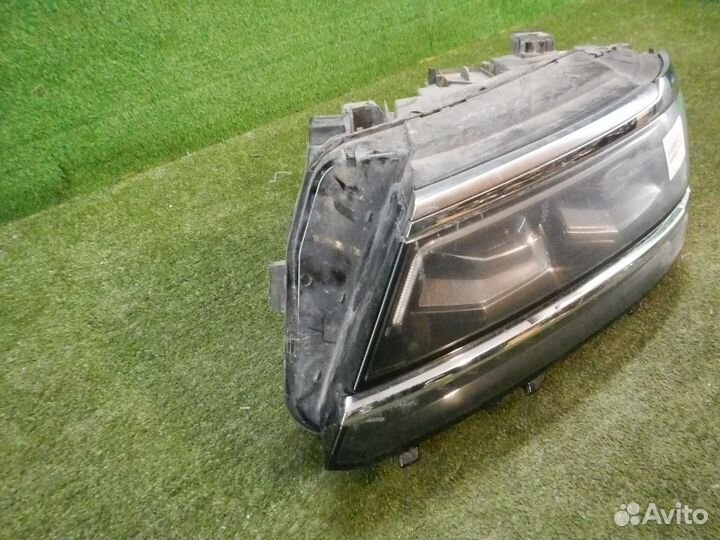 Фара левая Volkswagen Tiguan