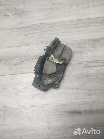 Задний левый замок двери LADA гранта