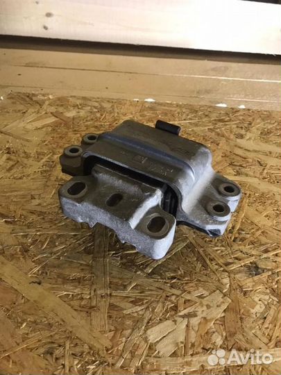 Подушка двигателя левая Volkswagen Jetta 6 CPR