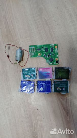 Плата,моторчик,картриджи от принтера Epson R220