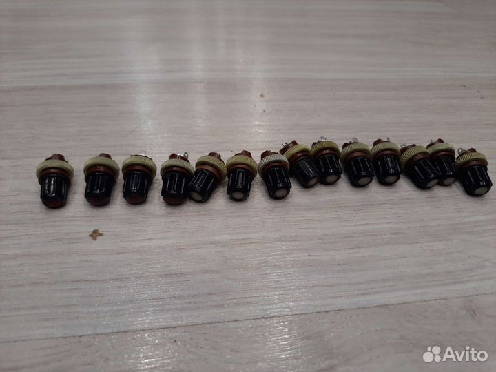 Держатели предохранителей, лампочек