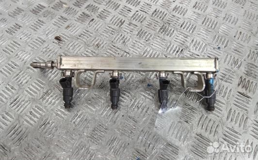 Топливная рампа бензиновая ford focus 2 (SUK23TJ01