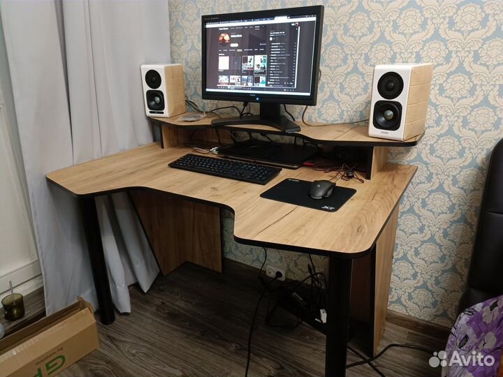 Игровой компьютерный стол