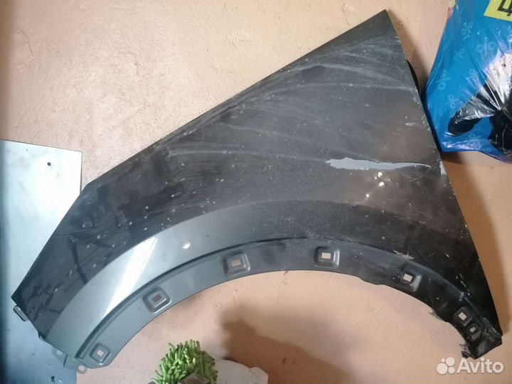 Крыло передние левое