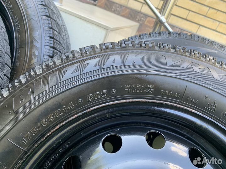 Зимние колеса бриджстоун 175/65/14 комплектом