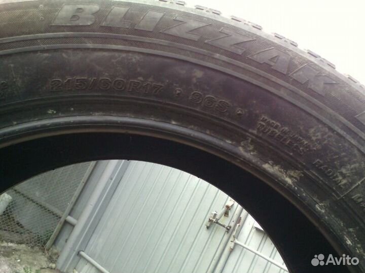 Bridgestone Blizzak DM-V1 215/60 R17