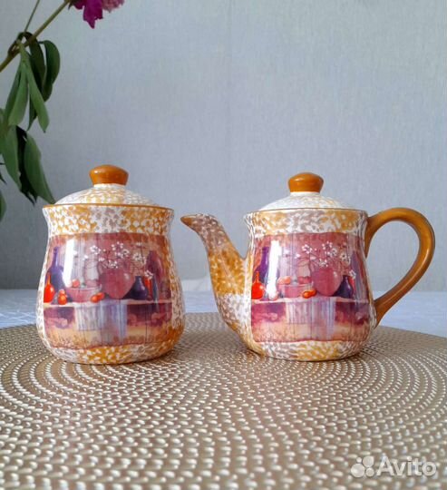 Заварочный чайник и,сахарница