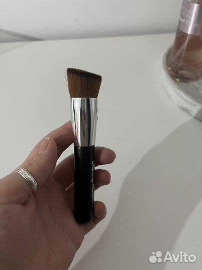 Кисть для тона и пудры ISA dora