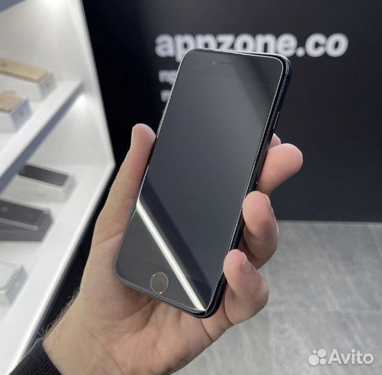 iPhone 8, 64 ГБ