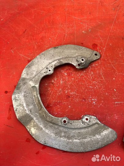 Пыльник тормозного диска Lexus Ls XF40