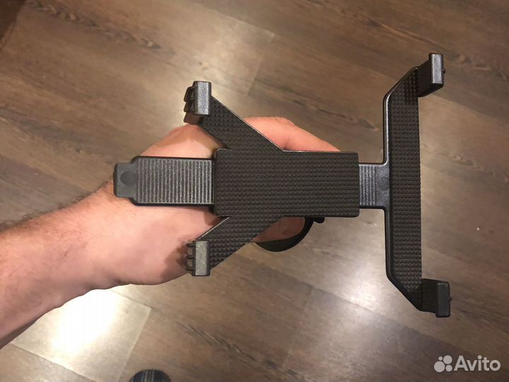 Автомобильный держатель для планшета