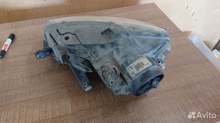 Фара правая галоген 3C0941006S Volkswagen Passat